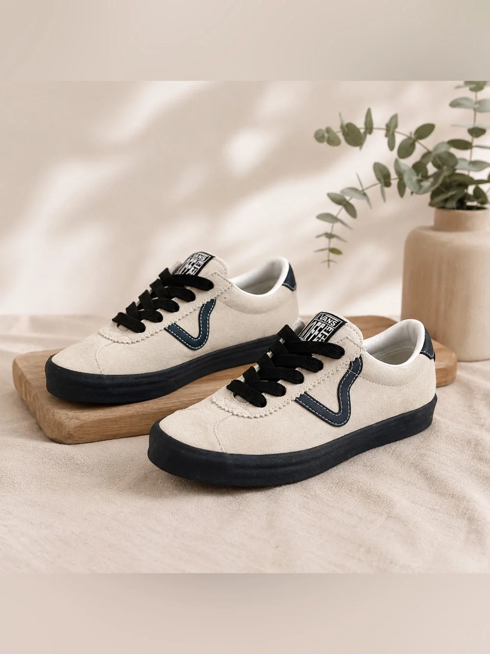 Vans Off The Wall Suede Sneakers Cream Black Gum Sole Women’s US 7.5 Men’s 6